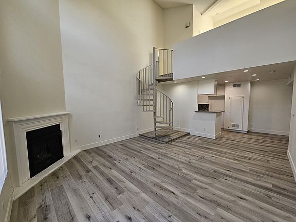 5th image of 4-6345 Denny Ave #8
