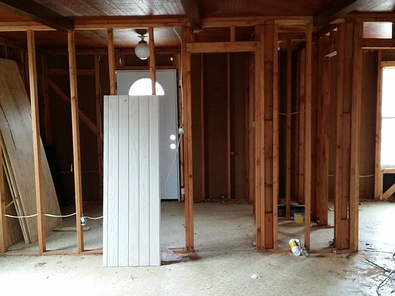 5th image of 410 Westfield Dr
