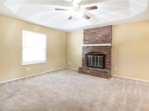 5th image of 5332 Locust Ave