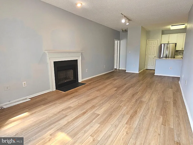 6005 Rosebud Ln #301 — Photo 11