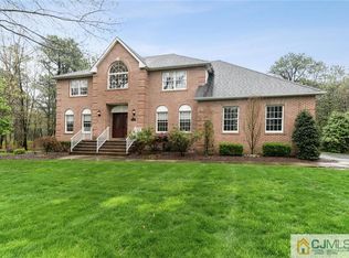 4 Cottonwood Ct, Monroe Township, NJ 08831