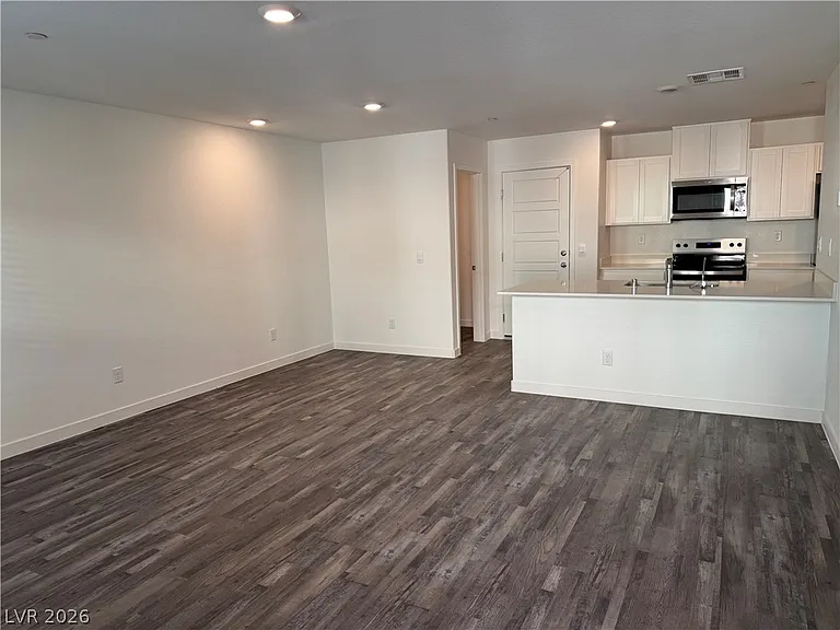 902 Violet Heron St — Photo 2