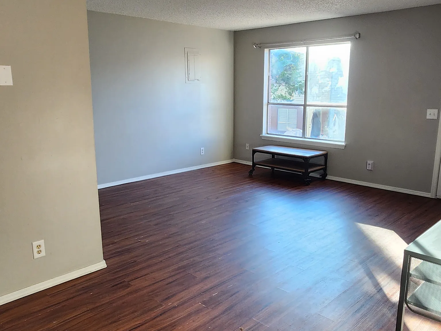 3 bed, 1.5 bath, 1324 sqft, $1,150 — Photo 3