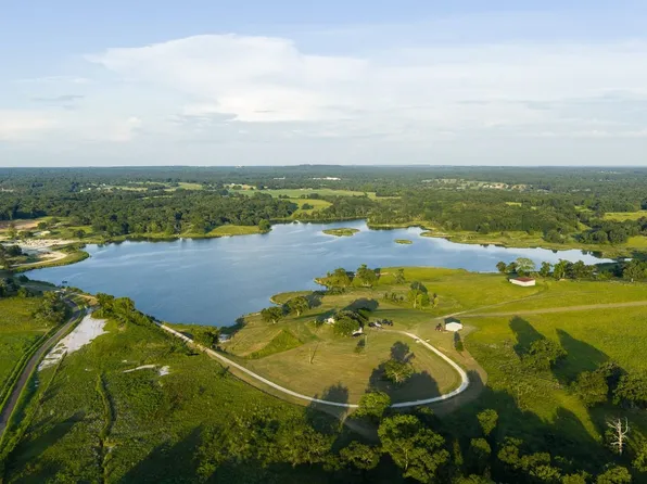 5229 An County Rd #2202, Palestine, TX 75803