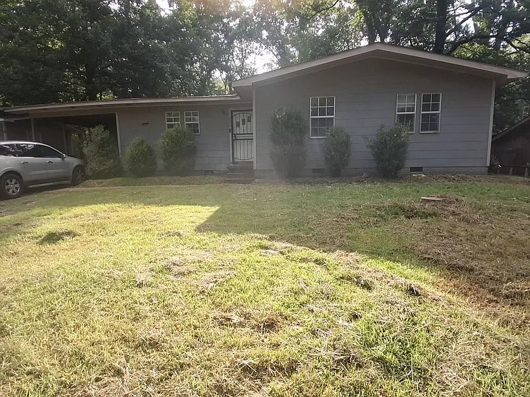 3058 Woodside Dr — Photo 1