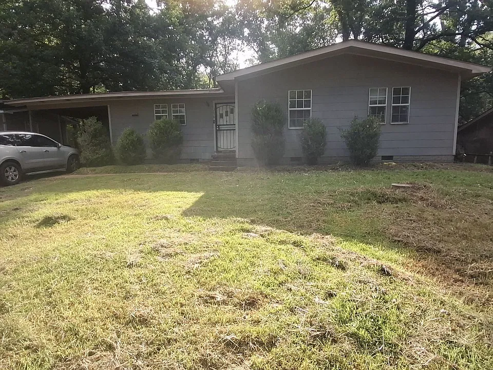 3058 Woodside Dr
