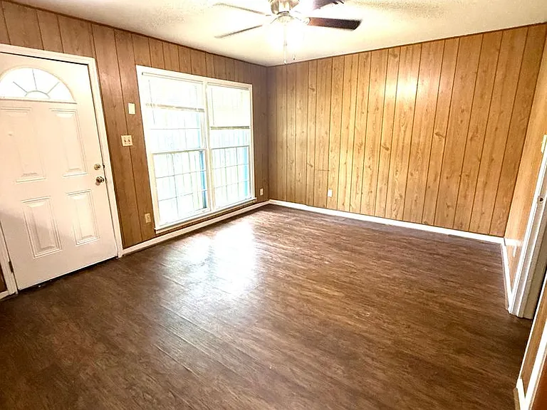 1716 Midway St — Photo 5