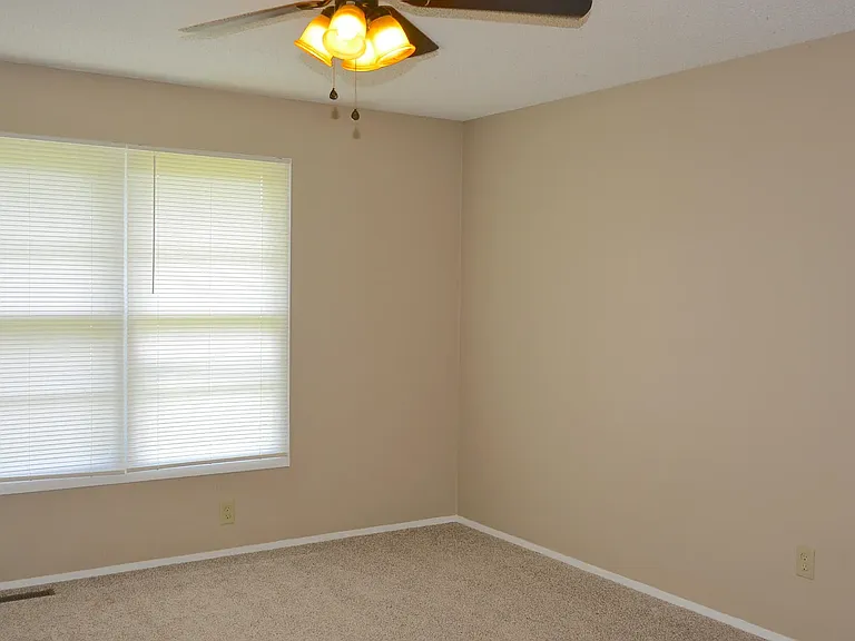 2677 S Grant Ave — Photo 9