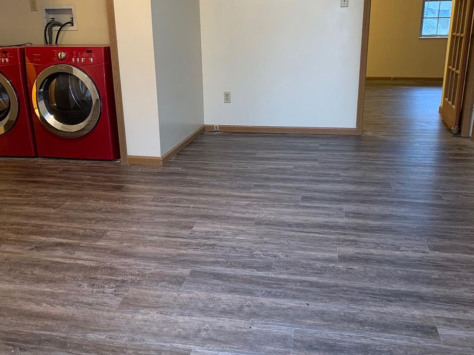 Bonus flex space with washer/dryer
