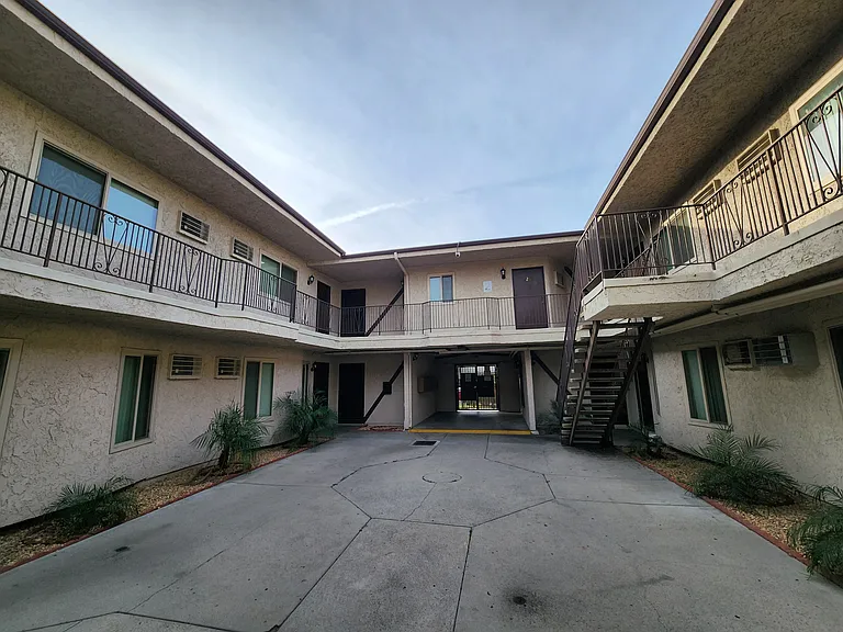14603 Delano St #18 — Photo 11