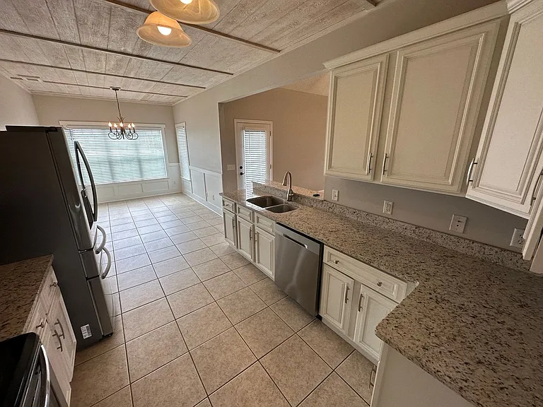 400 Old Kennedy Ln — Photo 2