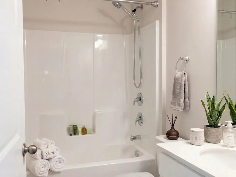 5308 Meagan Ln NE — Photo 21