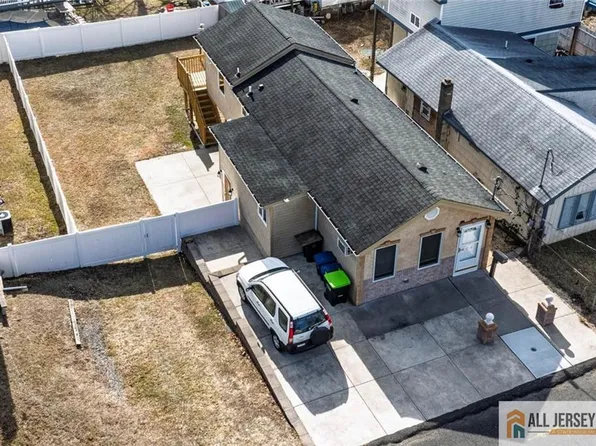 604 Greenwood Ave, Laurence Harbor, NJ 08879