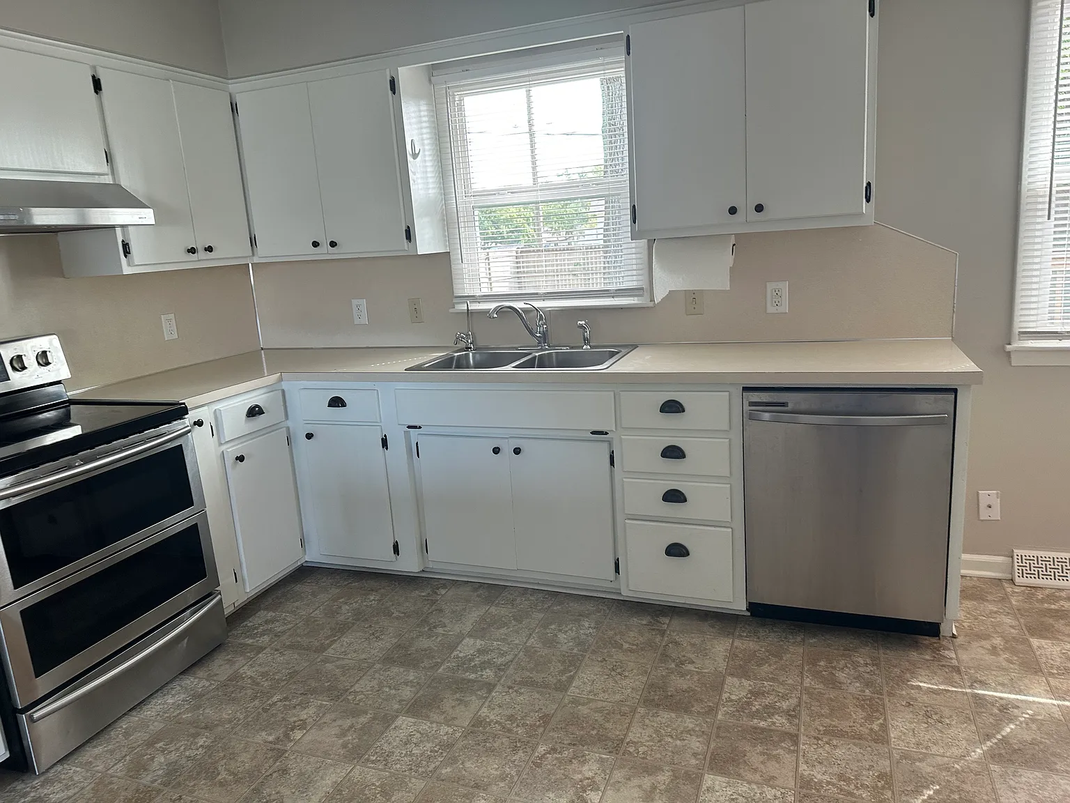 309 Pontiac Dr — Photo 3