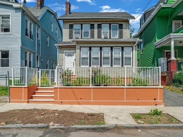 1041 Hunterdon St, Newark City, NJ 07112