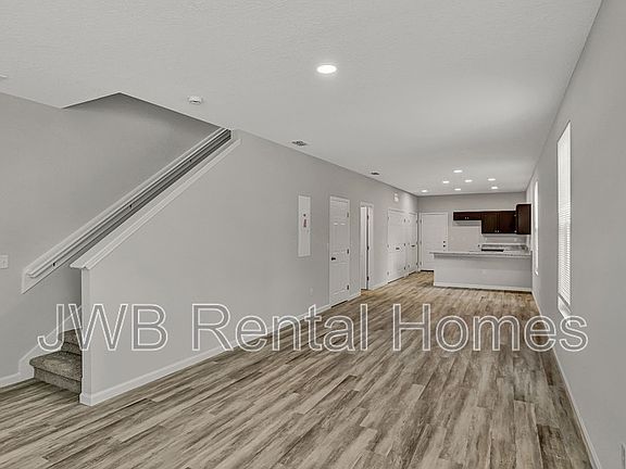 3rd image of 715 Pippin St