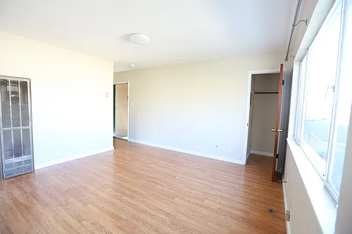2210 McKinley Ave #8 Photo 1
