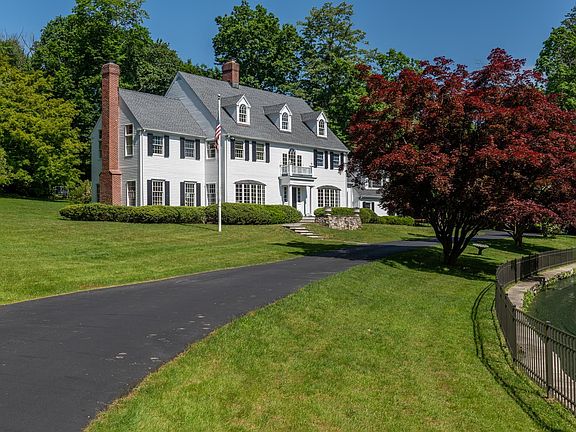 17 Ivanhoe Ln 06-2020 EXT 03 - WEB.jpg