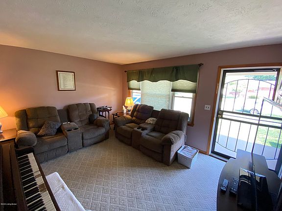 4th image of 11800 Pierce Way