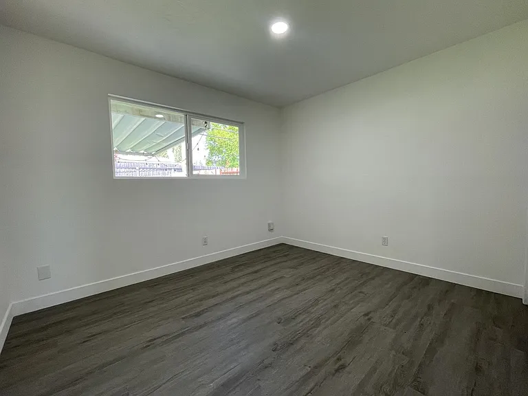 116 Penaranda Dr — Photo 10