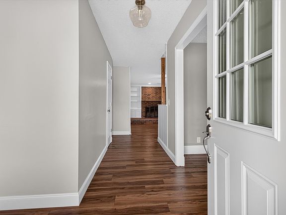 3rd image of 805 Castle Rd