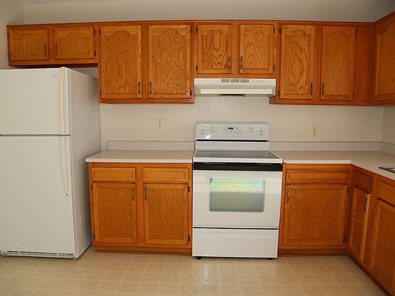 2nd image of 111 W Ivybridge Dr #111