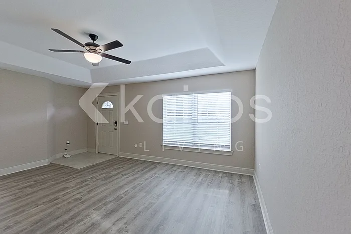3 bed, 2.0 bath, 1936 sqft, $1,965 — Photo 3