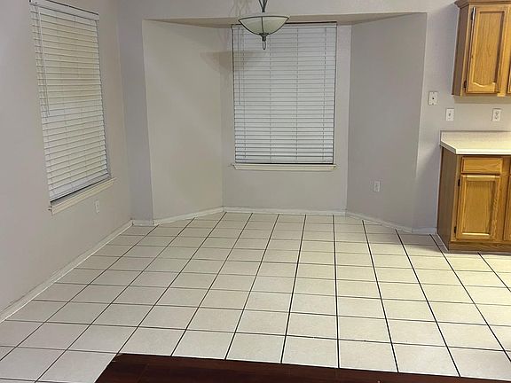 4th image of 6008 Chippendale Ave