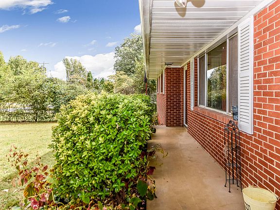 5th image of 2379 Skyview Dr