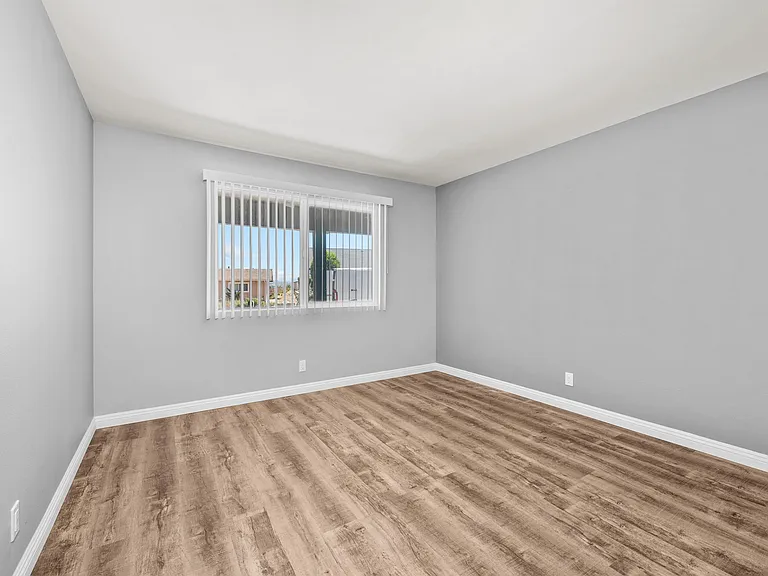 1920 Edith Dr — Photo 11