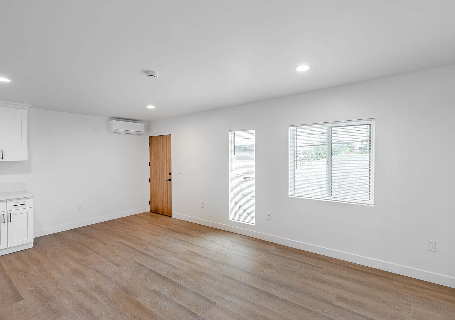 2236 Burnside — Photo 3