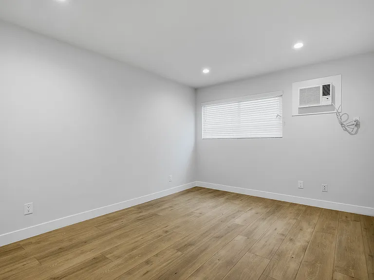 1738 Colby Ave #1 — Photo 20