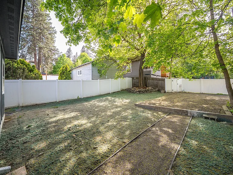 922 S Sherman St — Photo 26