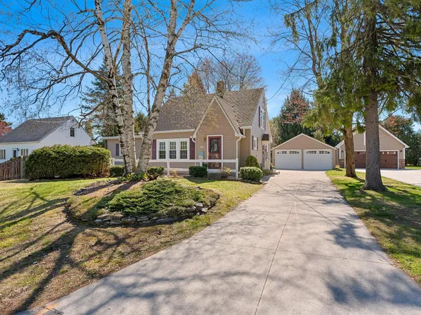 4045 Springhill DRIVE, Manitowoc, WI 54220