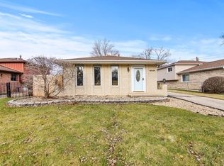 7618 W 93rd St, Bridgeview, IL 60455