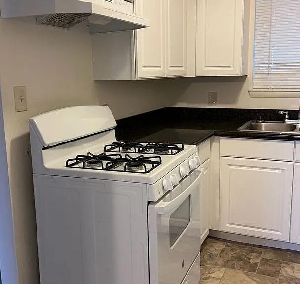 962 W Center St — Photo 10