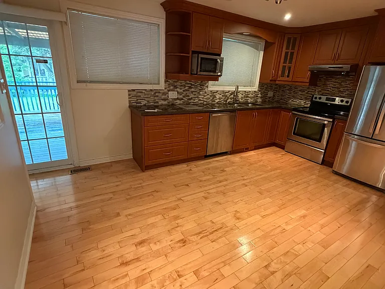 Knowles Cres — Photo 8