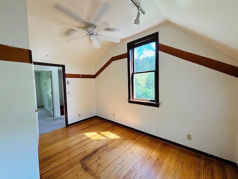 2700 Meadowbrook Dr — Photo 8