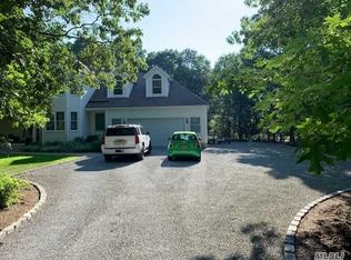 16 Trail Rd, Hampton Bays, NY 11946