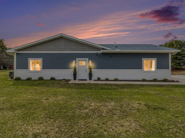 1641 N Arrowhead Rd, Mears, MI 49436