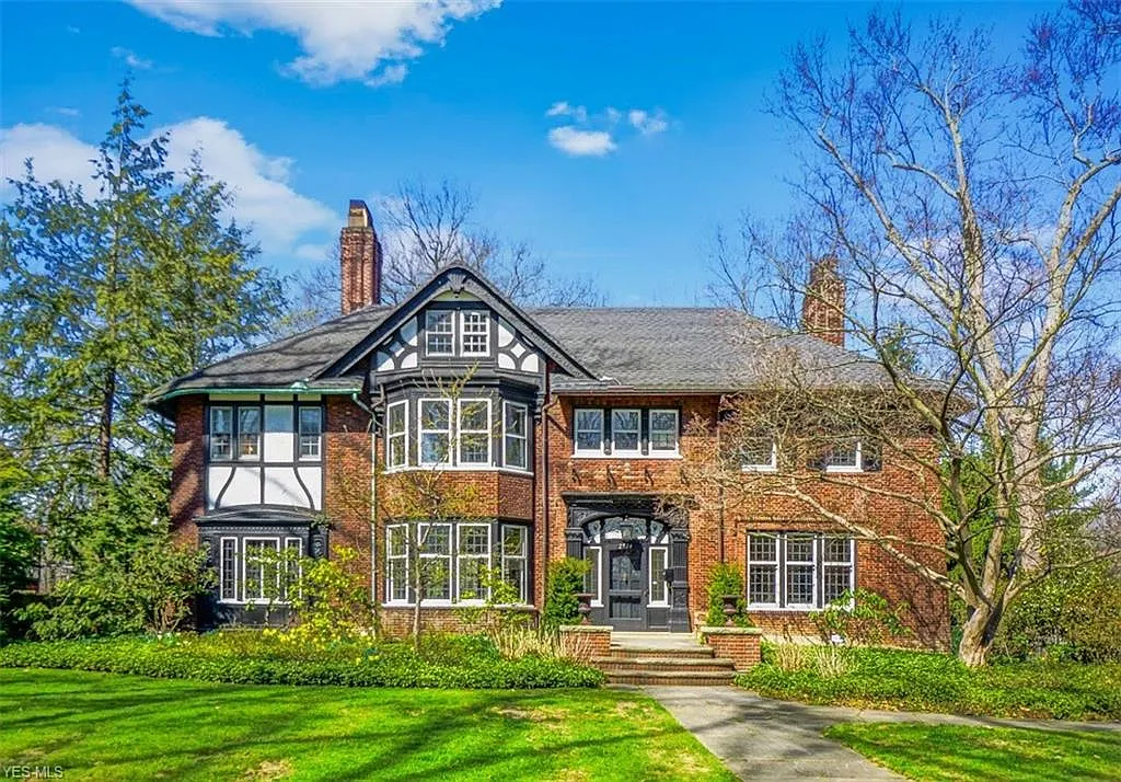 2524 Arlington Rd photo 1