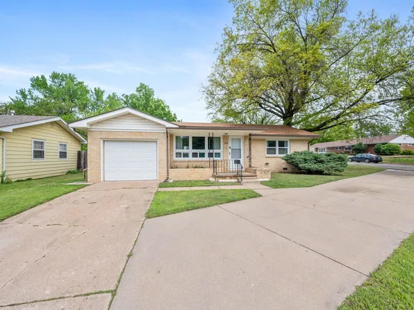 124 E Kelly Ave, Augusta, KS 67010