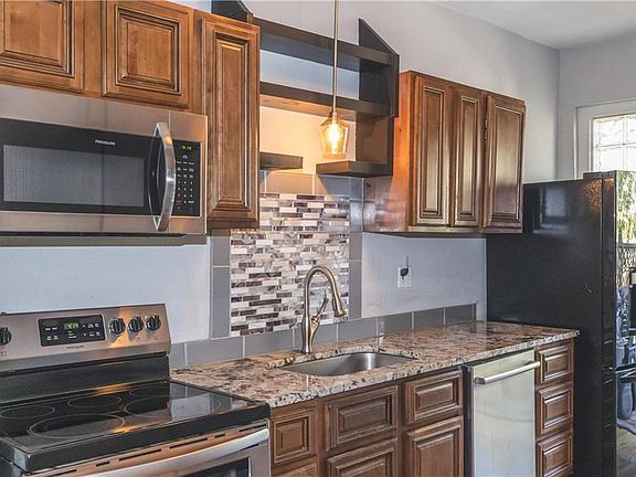 3rd image of 110 W 36th St APT 3E