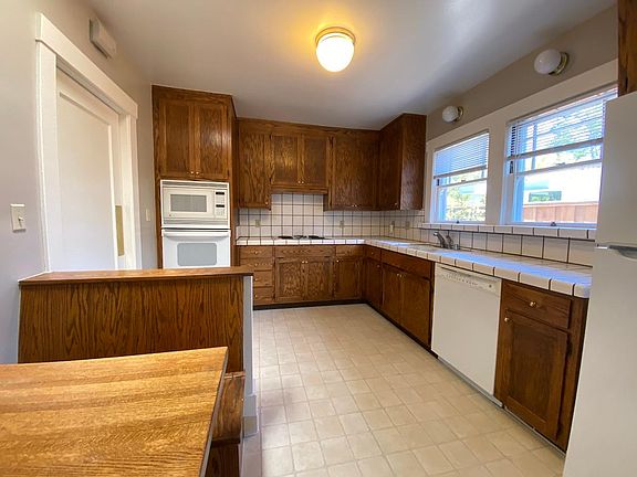4th image of 426 Lowell Ave