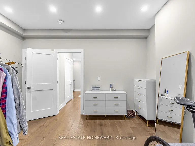133 Cowan Ave #UPPER — Photo 25