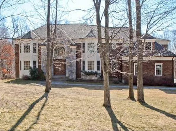 11 Cerf Ln, Mount Kisco, NY 10549