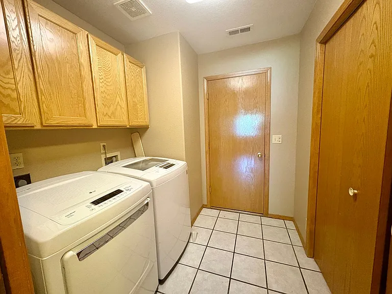 1636 W Ashley Way — Photo 19