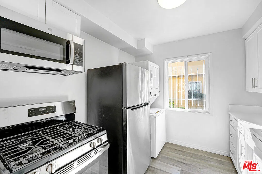 1108 S Sherbourne Dr — Photo 3