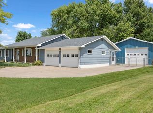935 Trinity Dr, Newton, KS 67114
