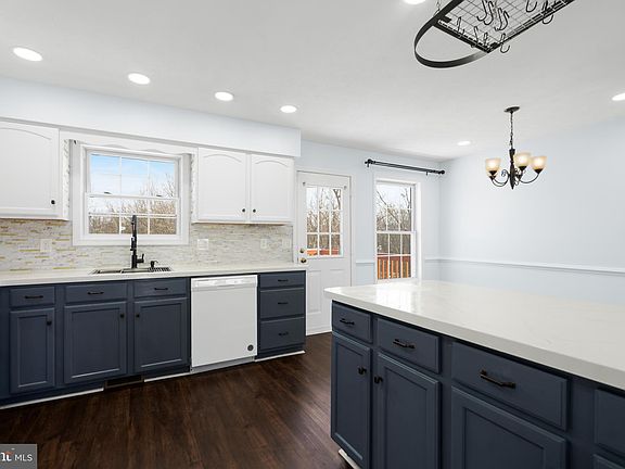 2nd image of 102 Legacy Ct
